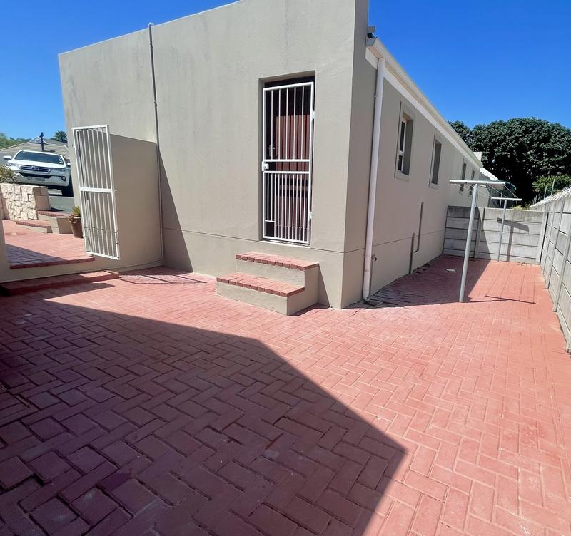 To Let 3 Bedroom Property for Rent in Sonstraal Heights Western Cape